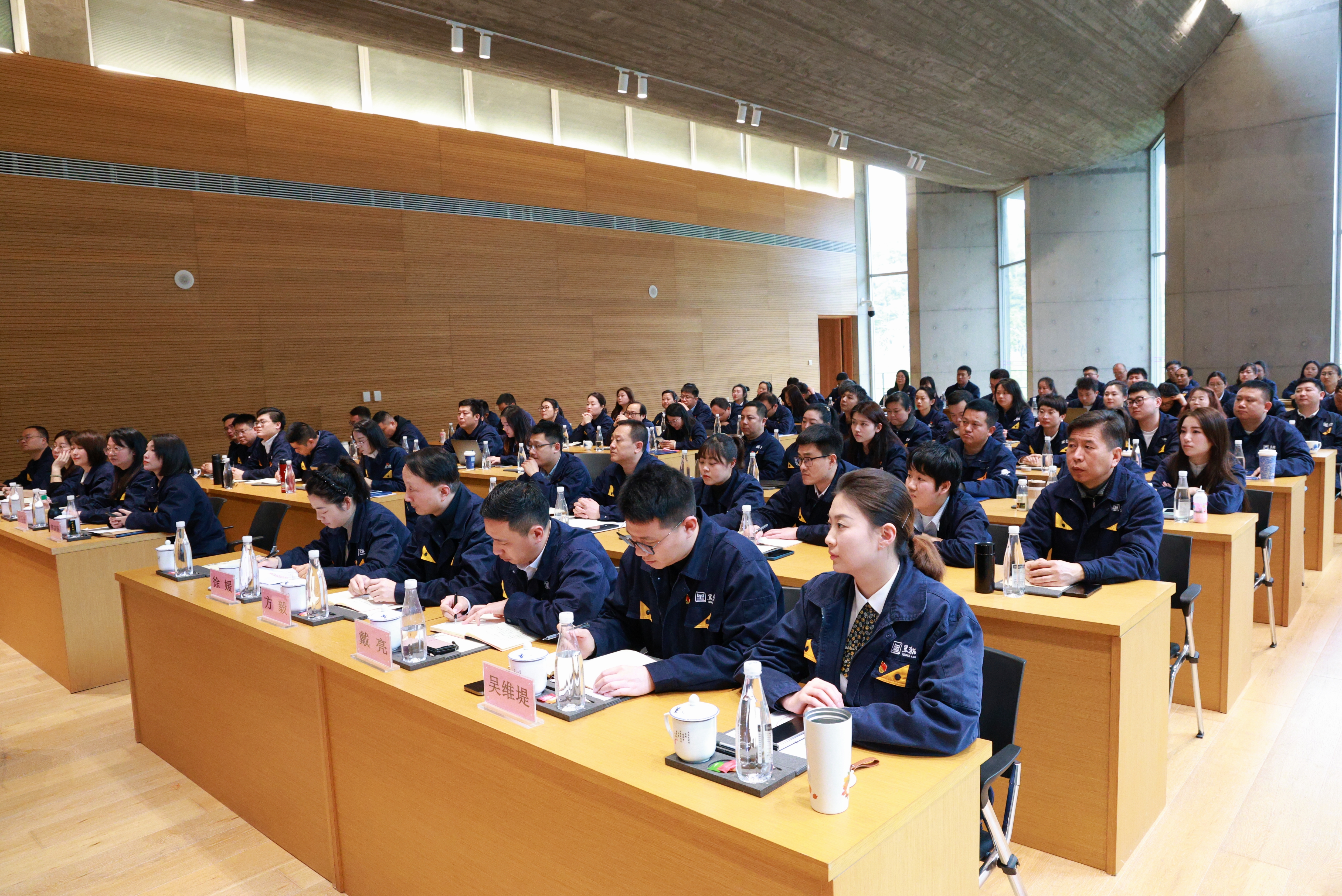 會議現(xiàn)場.jpg